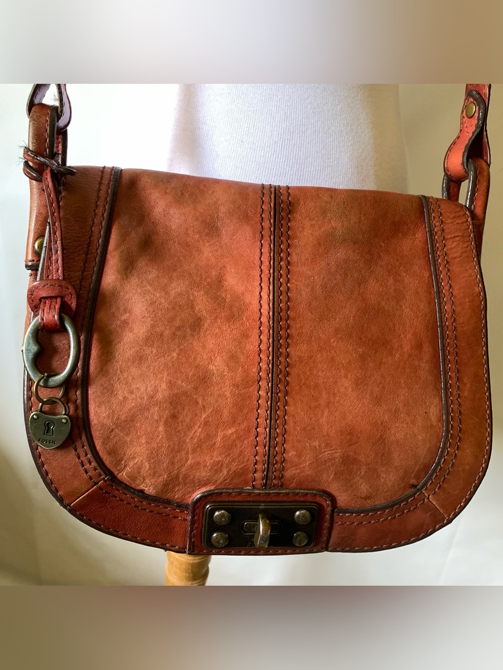 Fossil Long Live Vintage Reissue Brown Leather Crossbody Saddle Bag Lock Charm